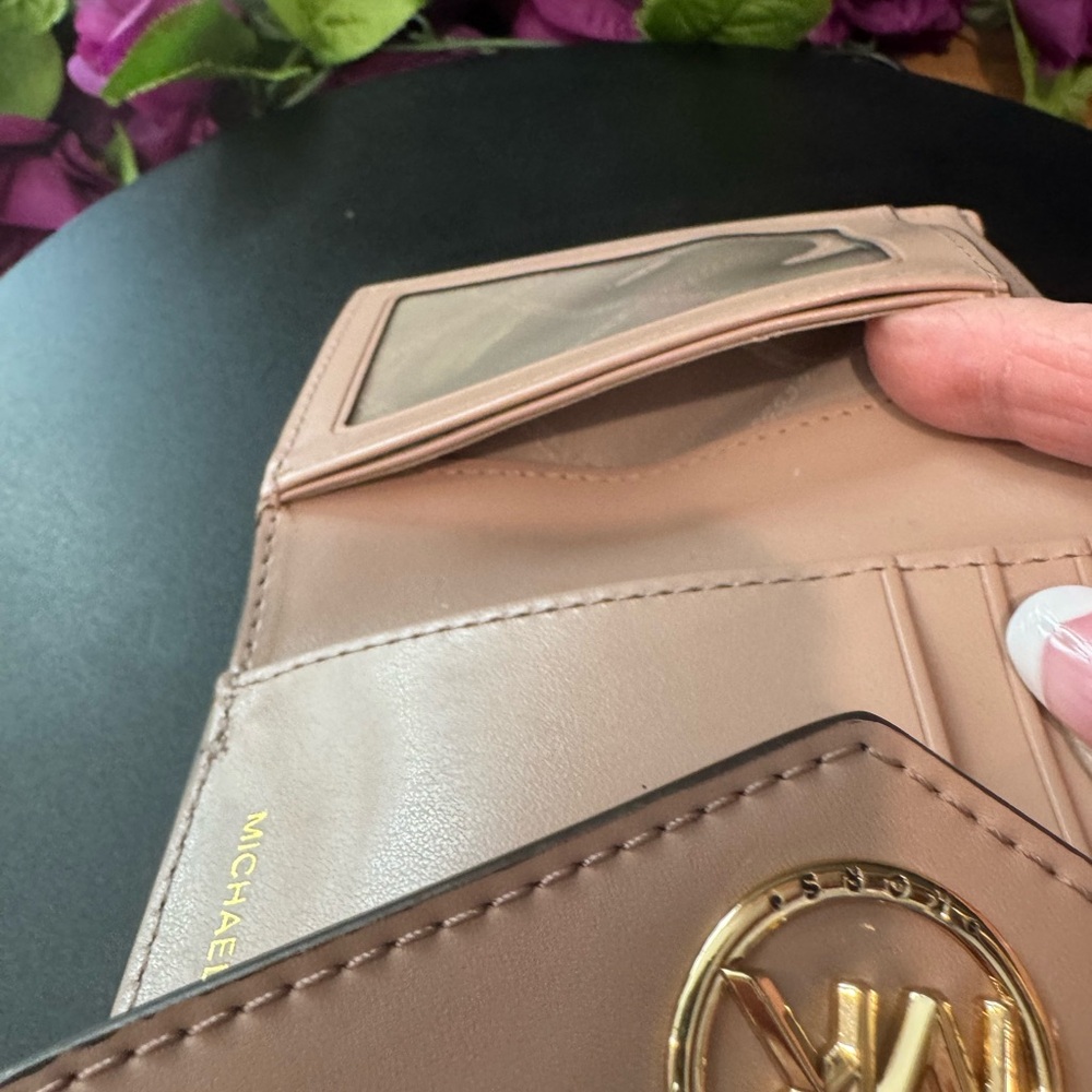 NWOT Michael Kors Carmen Ballet Pink Medium Trifold Wallet - Picture 6 of 10